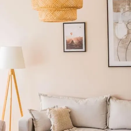 The Pearl Apartment *